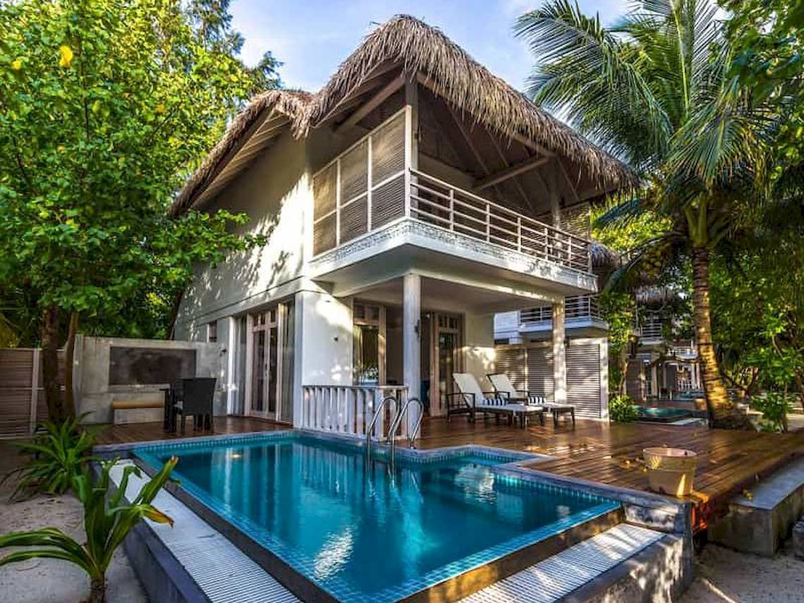 Villa mit Pool und Veranda im Amaya Kuda Rah Hotel