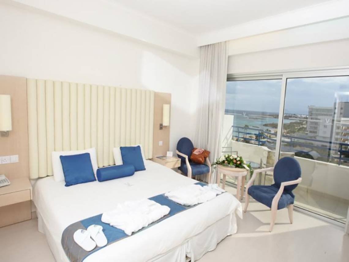Vrissiana Beach Hotel Zimmer mit Blick auf den Hafen