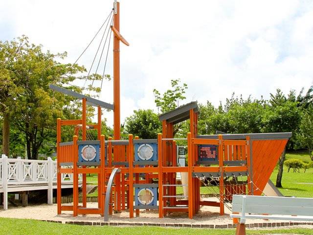 Spielplatz im Freien im Pierre & Vacances Village Sainte Luce.