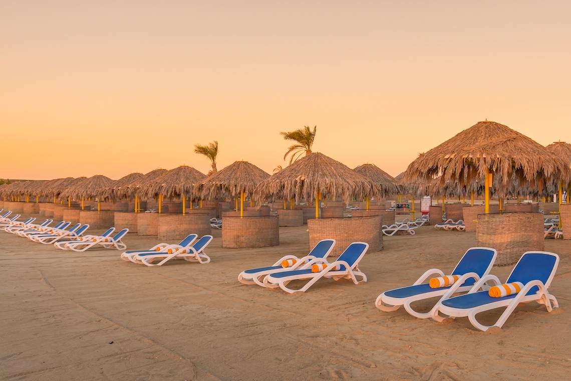 Hilton Marsa Alam Nubian Resort, Sonnenliegen, Strand