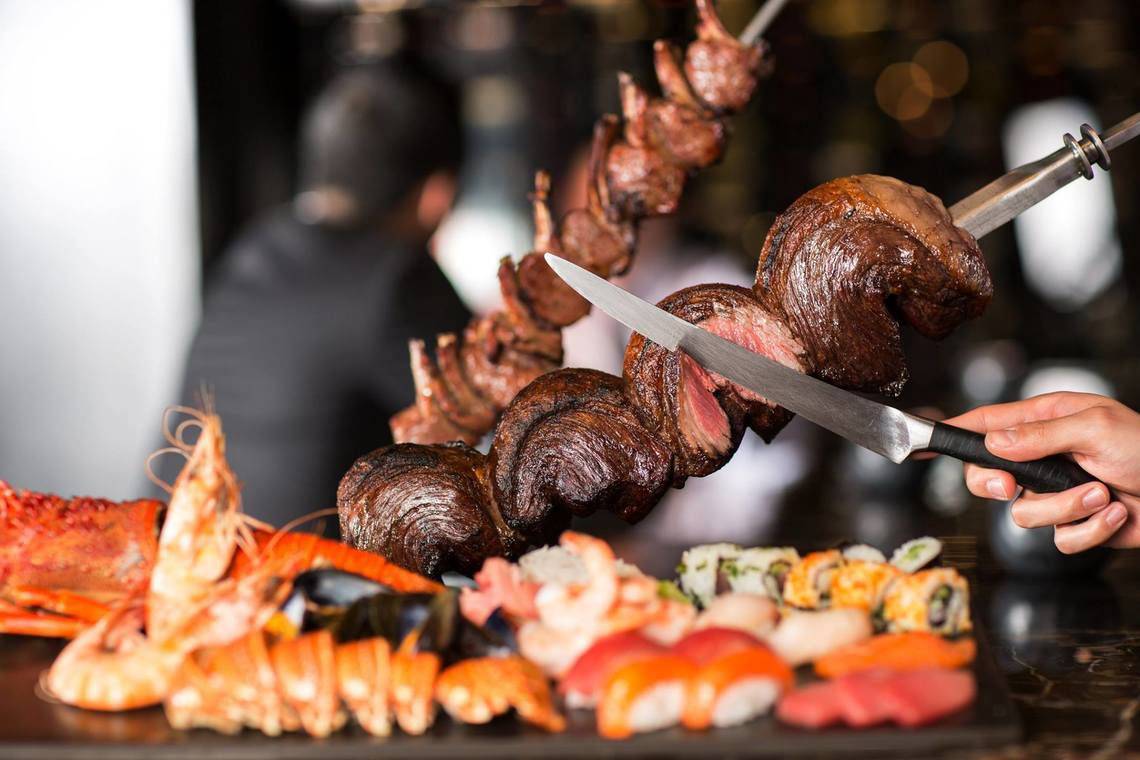 Gegrilltes Fleisch und Meeresfrüchte Platte im Hotel Millennium Plaza Downtown