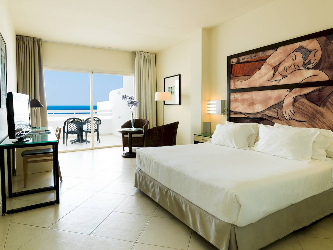 Hotelzimmer im H10 Estepona Palace mit Blick auf den Ozean