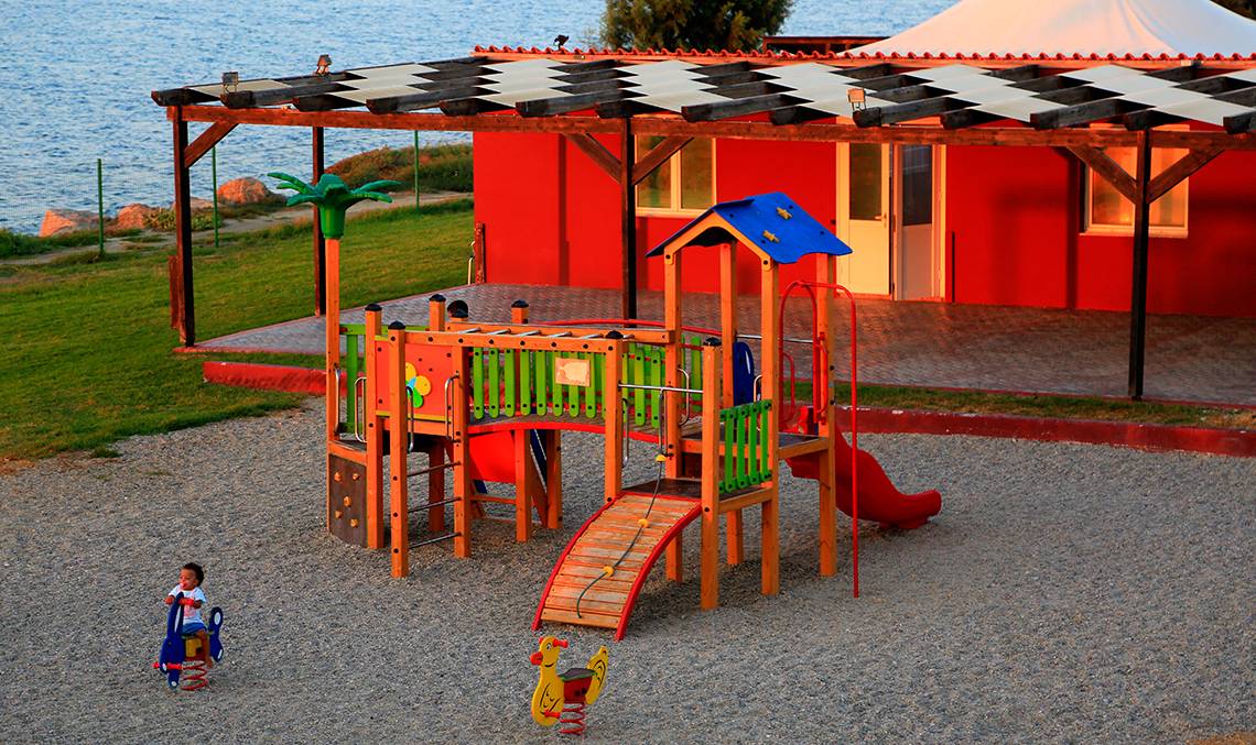 Spielplatz am Strand vor dem LABRANDA Marine Aquapark Hotel