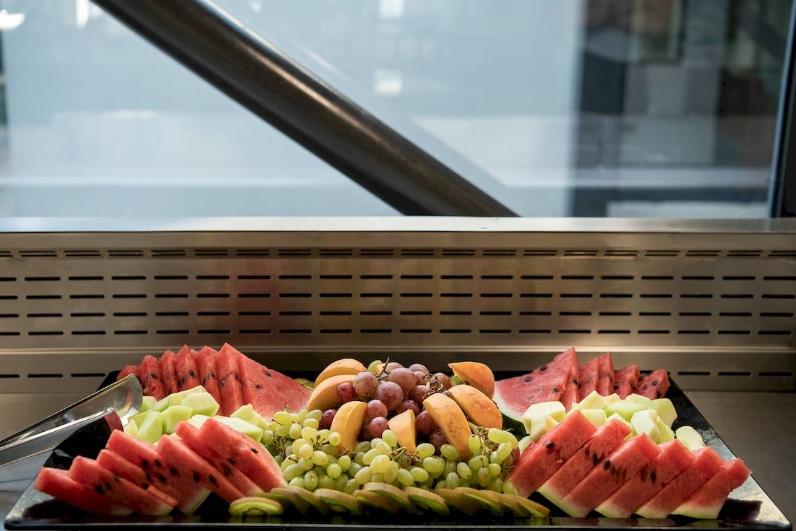 Obstplatte im CHC Galini Palace mit Wassermelonen, Trauben und weiteren Früchten.
