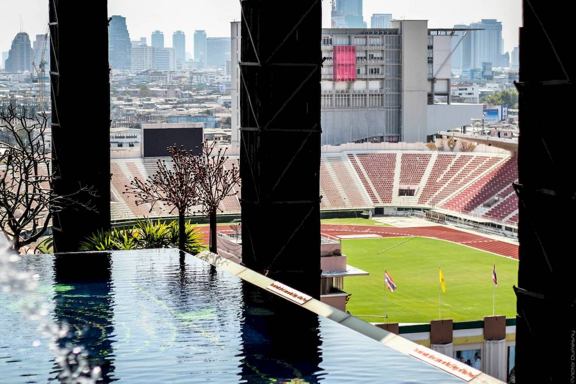 Aussicht vom Siam@Siam Design Hotel Bangkok auf die Stadt und das Stadion