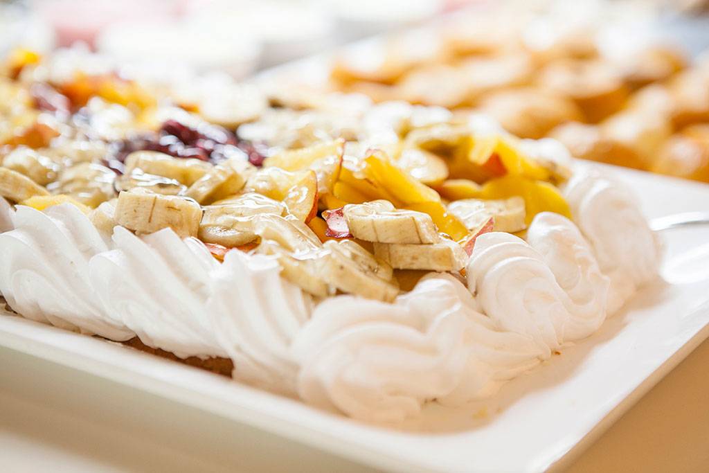 Obstdessert auf dem Buffet im Side Aluna Hotel