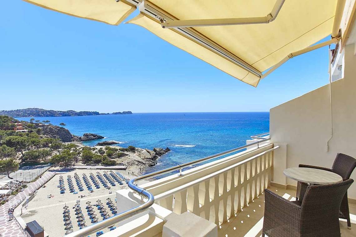 Aussicht vom Balkon des Lido Park Hotels auf das Meer und den Strand