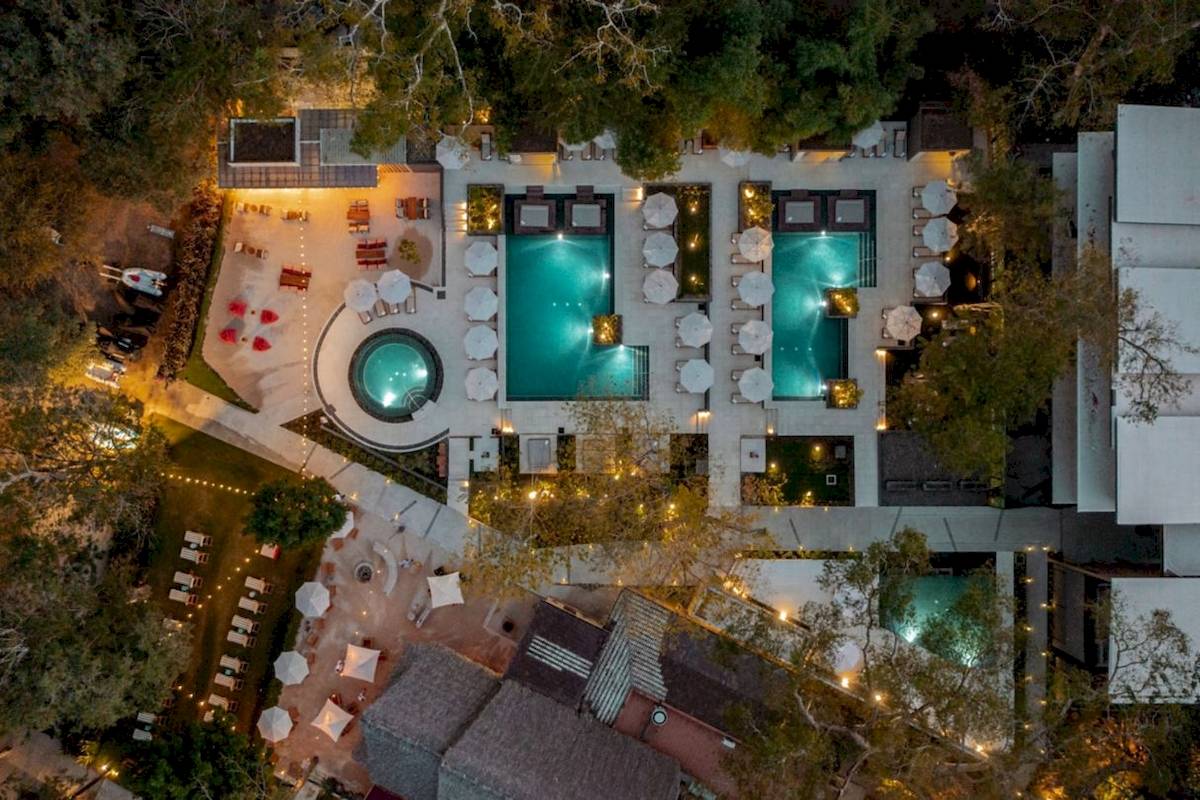 El Mangroove, Autograph Collection Hotel Außenbereich bei Nacht mit Swimmingpools und Pavillons