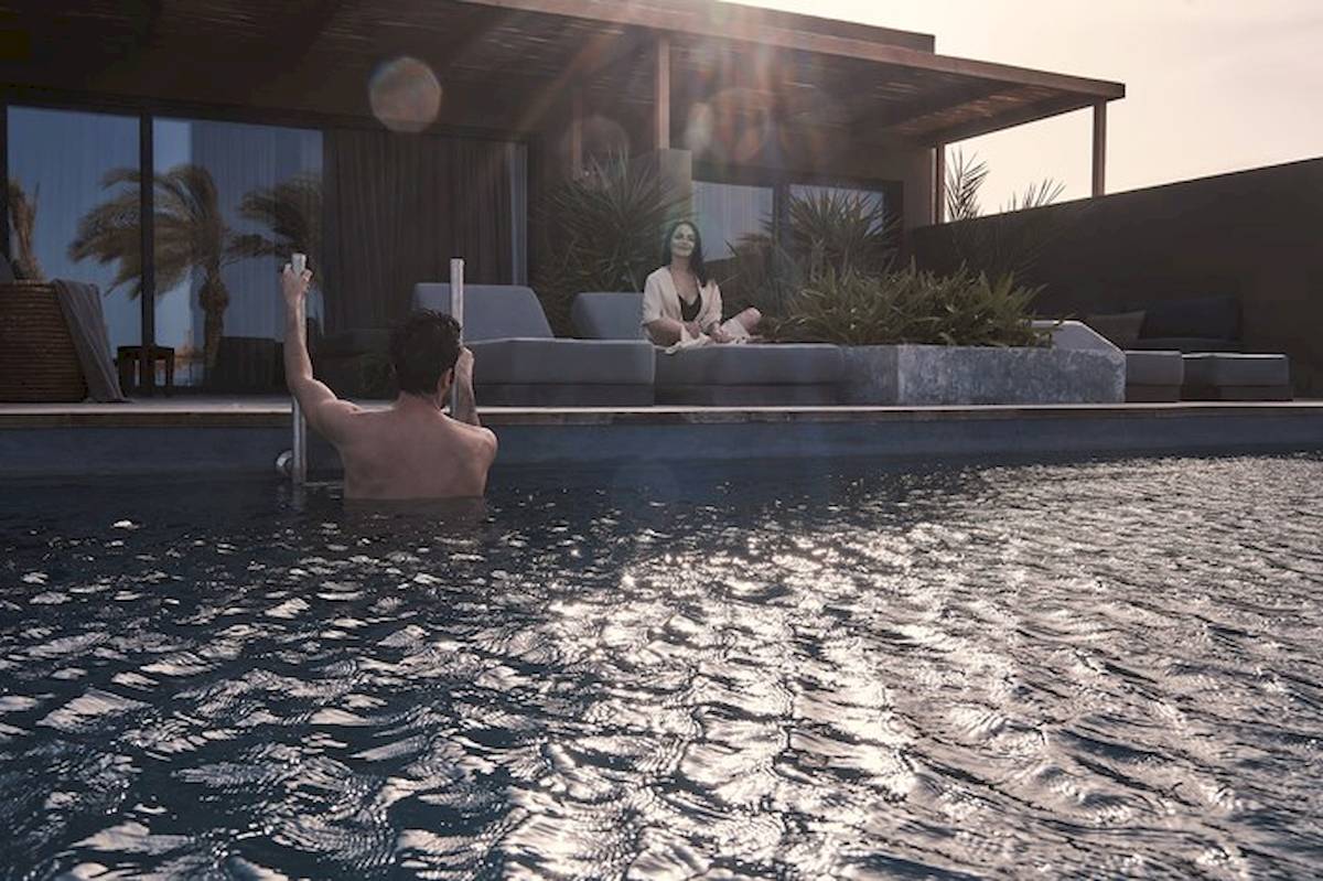 Mann und Frau im Pool von Casa Cook El Gouna