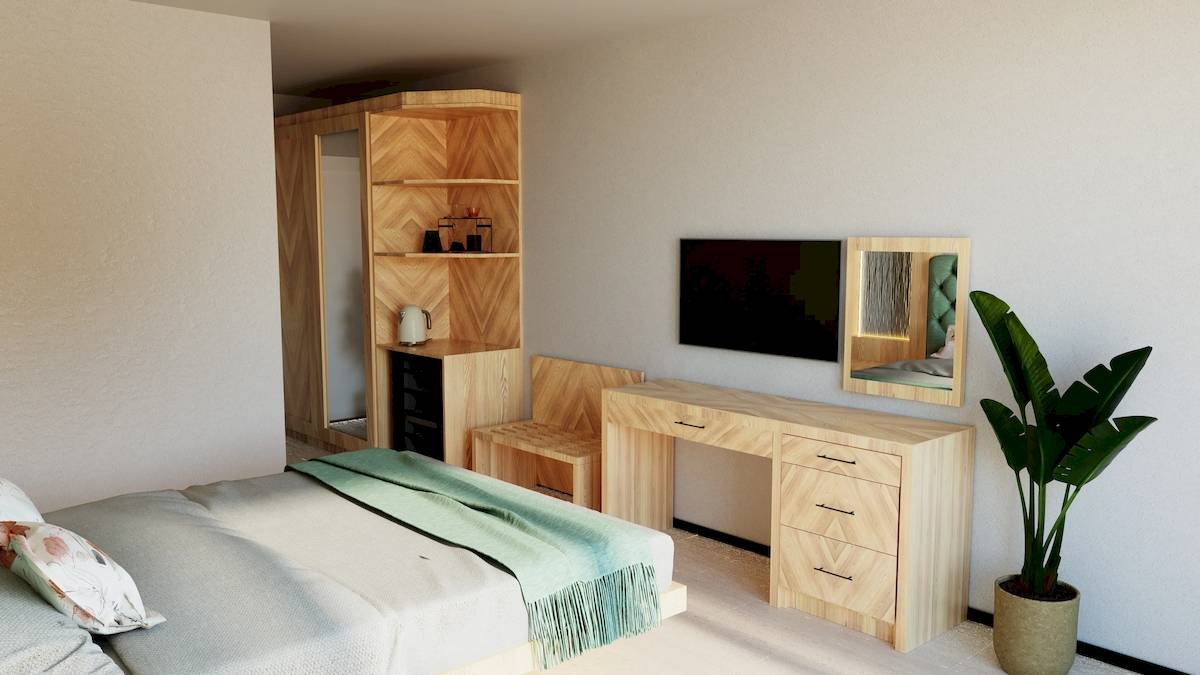 Das Schlafzimmer der Sunrise Queen Luxury Hotel Suite mit Bett, Schreibtisch, Spiegel und Pflanzen.