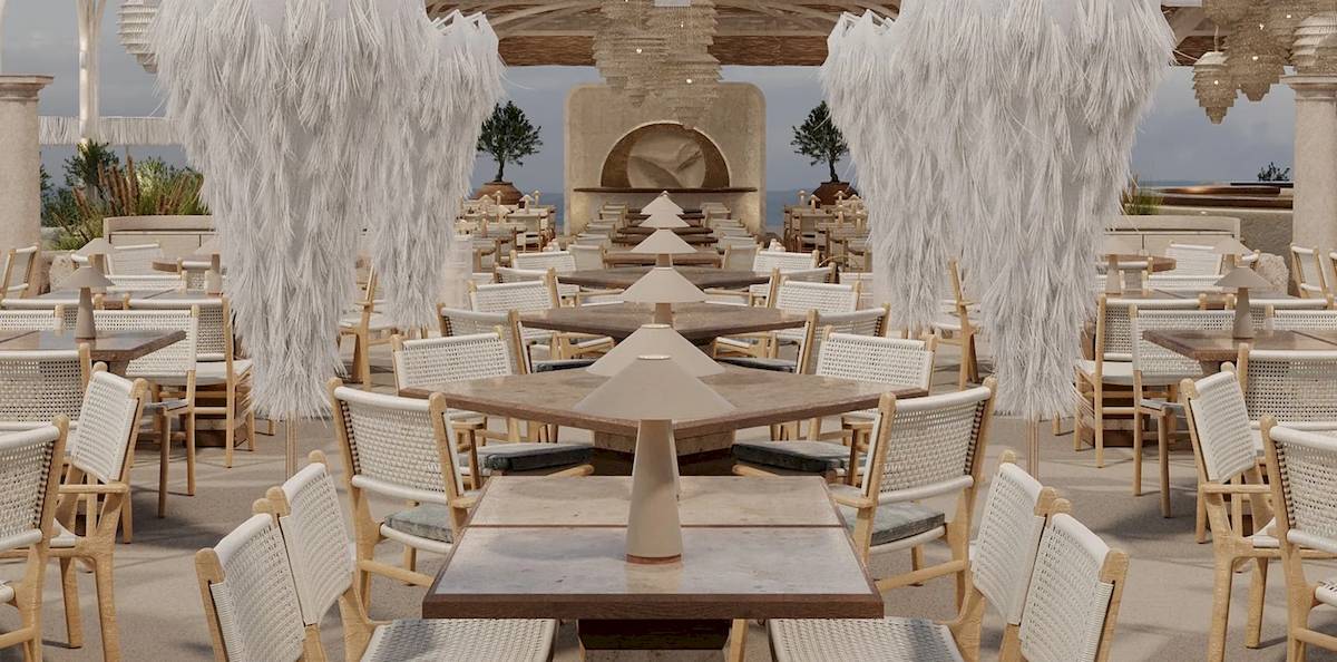 Außenterrasse des Sunrise Queen Luxury Hotel mit vielen Tischen und Stühlen.