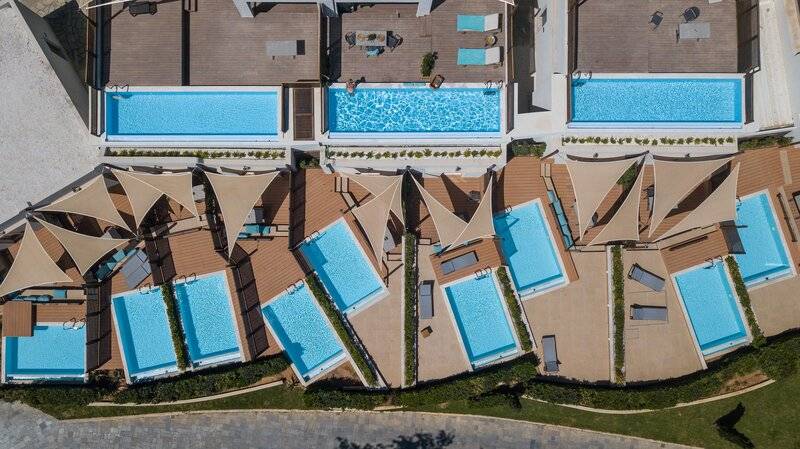 Luftbild der Pools im Dolce Athens Attica Riviera Hotel