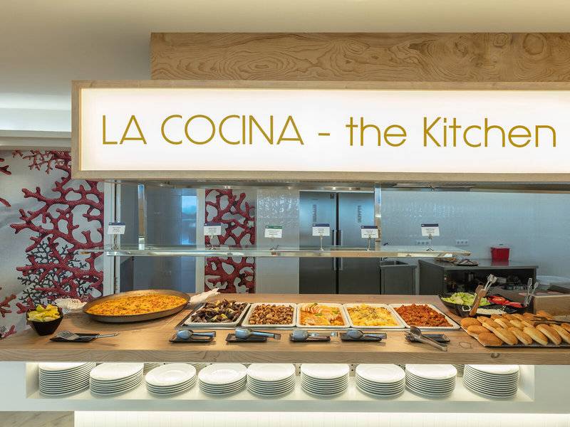 Buffettisch von La Cocina - The Kitchen im RH Bayren & Spa Hotel.