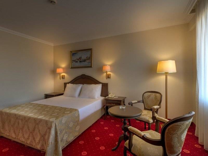 Venezia Palace Deluxe Resort Hotel