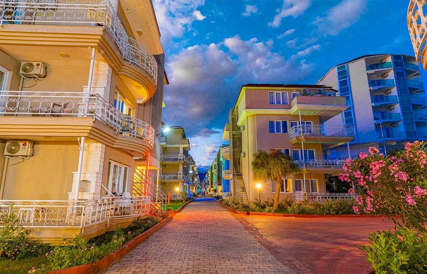 Club Wasa Holiday Village - Side