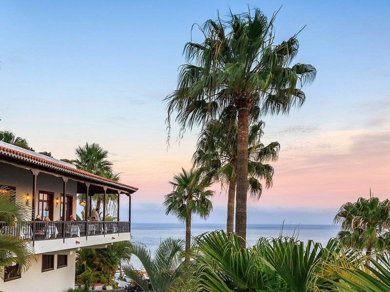 Balkon des Jardin Tecina Hotels mit Meerblick und Palmen