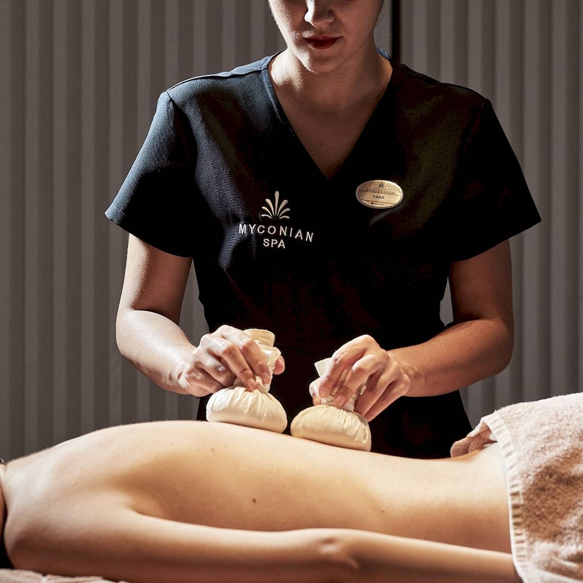 Spa-Massage im Myconian Ambassador Relais & Chateaux Hotel