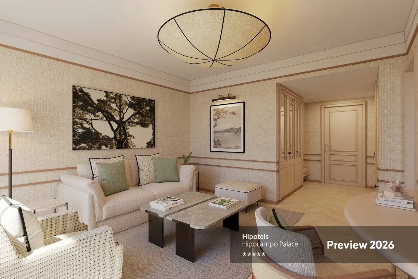 Wohnzimmer des Hipotels Hipocampo Palace mit Möbeln, Couch, Couchtisch und Gemälden.