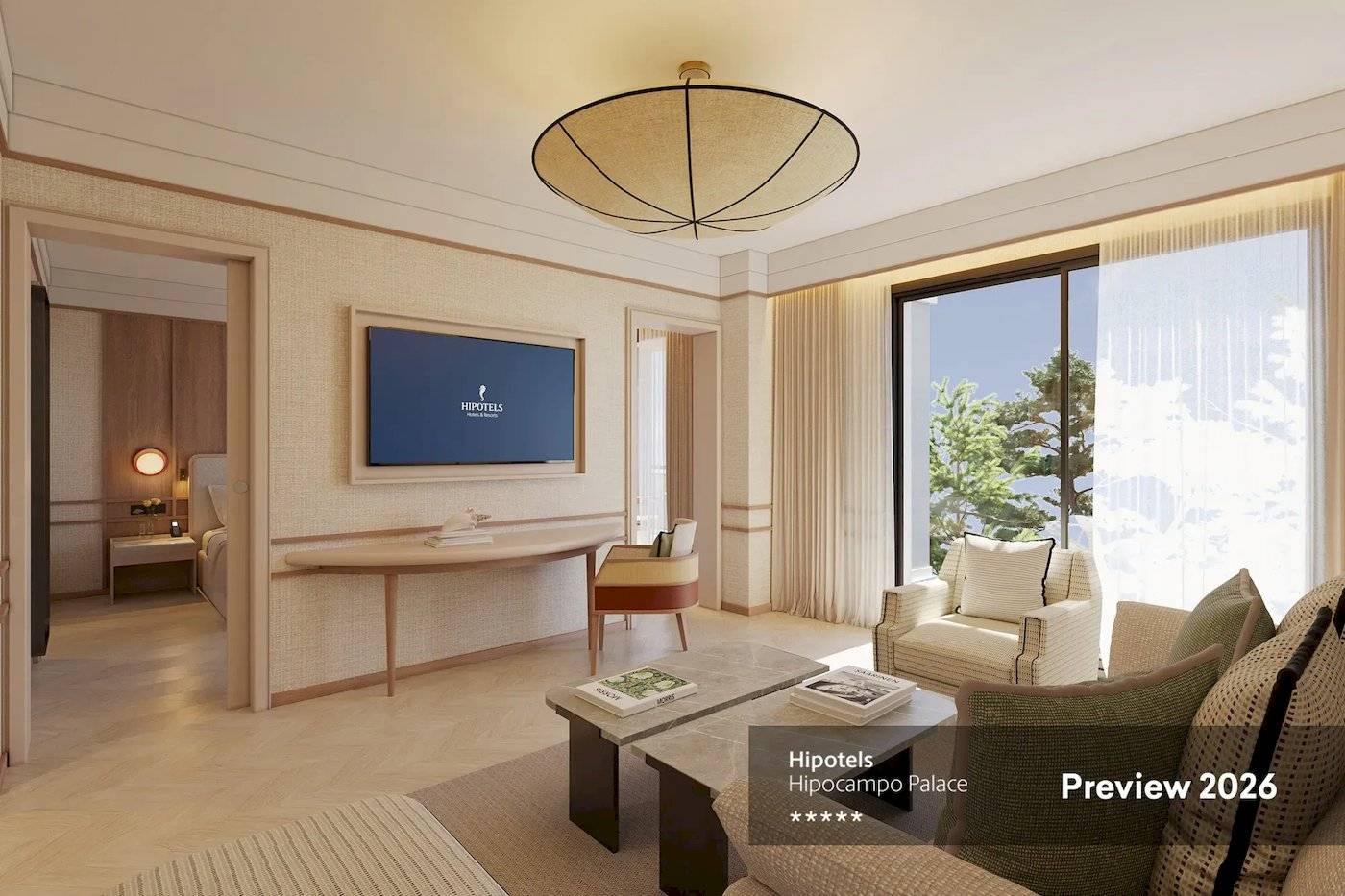 Innenansicht des Hipotels Hipocampo Palace Wohnzimmers mit Möbeln, Fernseher und Fenster.
