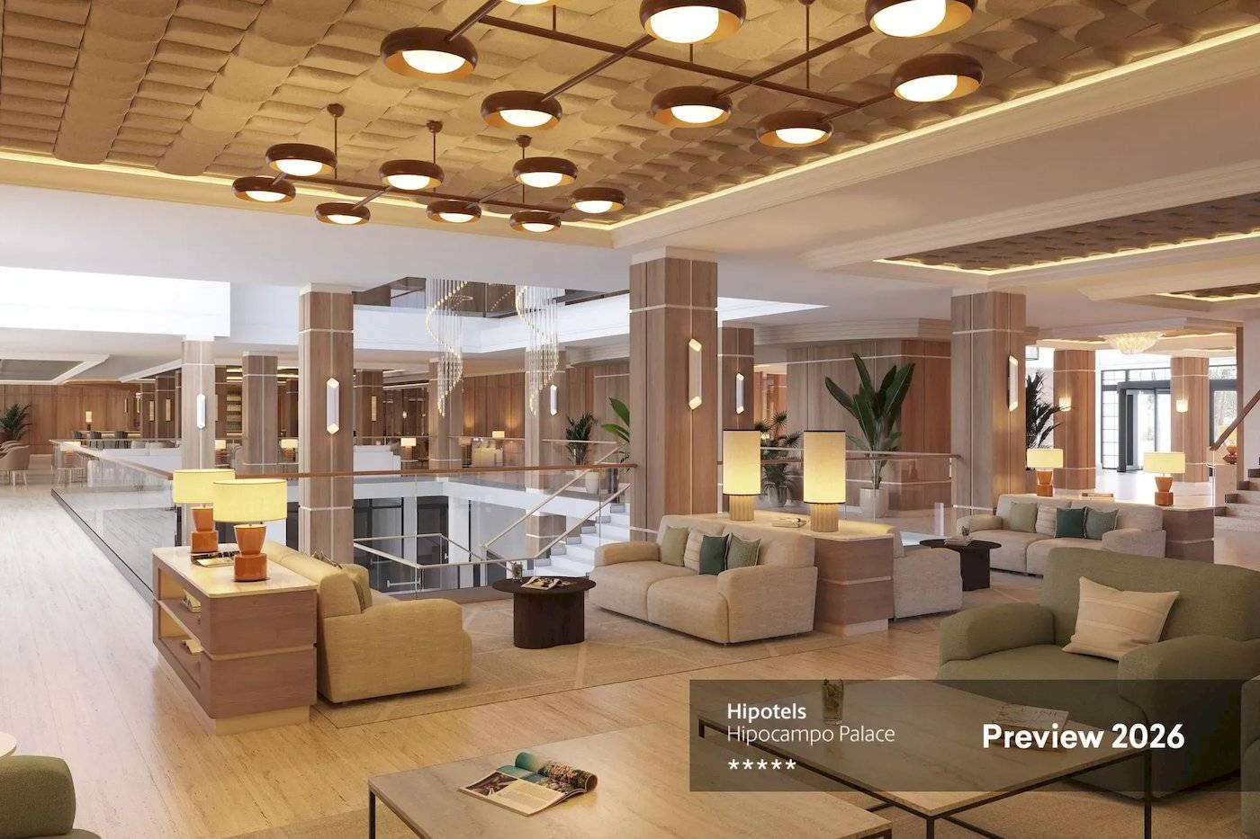 Lobby-Bereich des Hipotels Hipocampo Palace mit modernen Möbeln und Pflanzen.