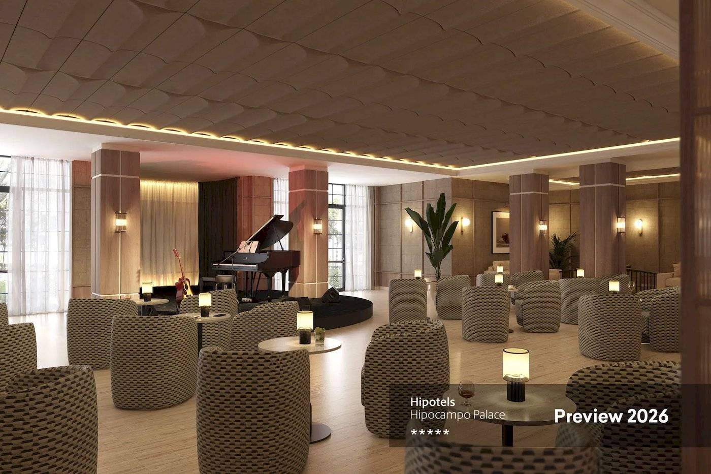 Vorschau 2026: Hipotels Hipocampo Palace Lobby mit Klavier, Stühlen und Pflanzen.