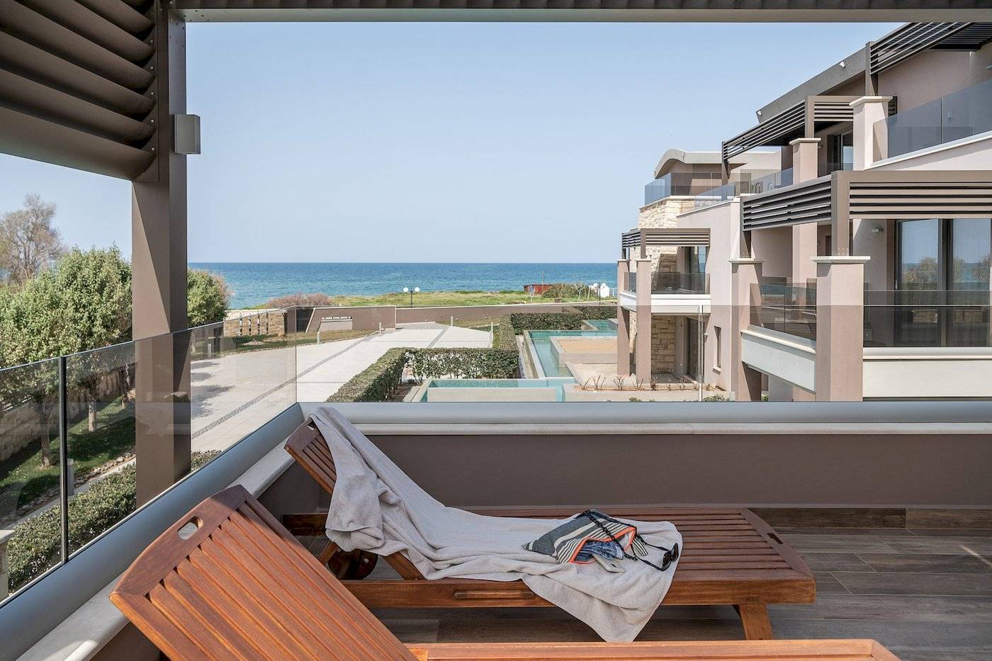 Aussicht vom Balkon des Cretan Dream Resorts auf das Meer.