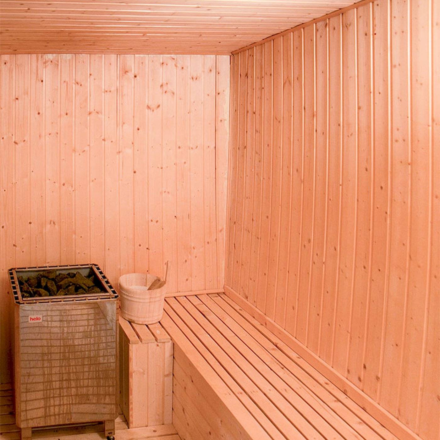 Sauna im LIVVO Volcan Lanzarote Hotel mit Holzwänden und Sitzbänken.