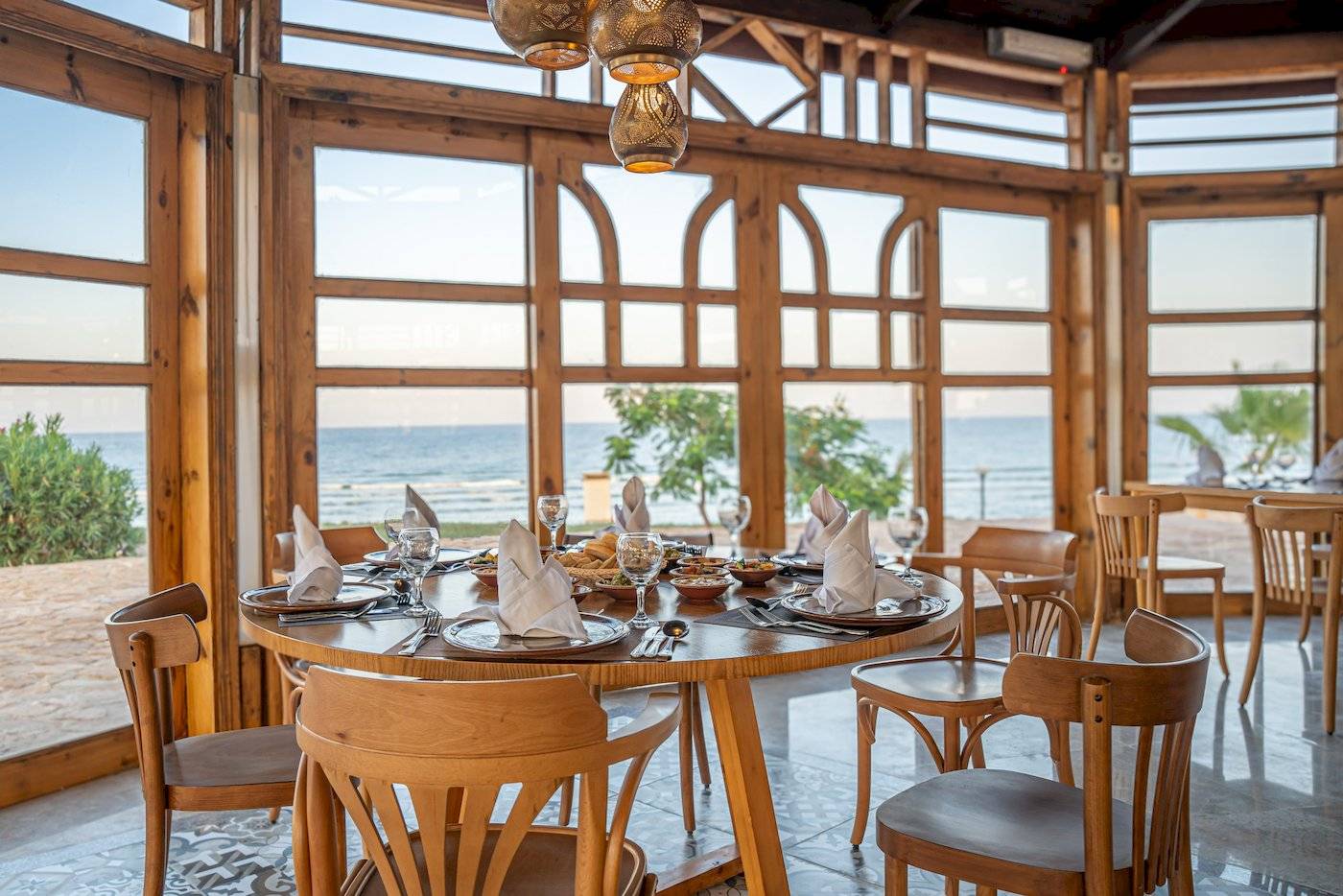 Restaurant im Three Corners Equinox Beach Resort mit Blick auf das Meer