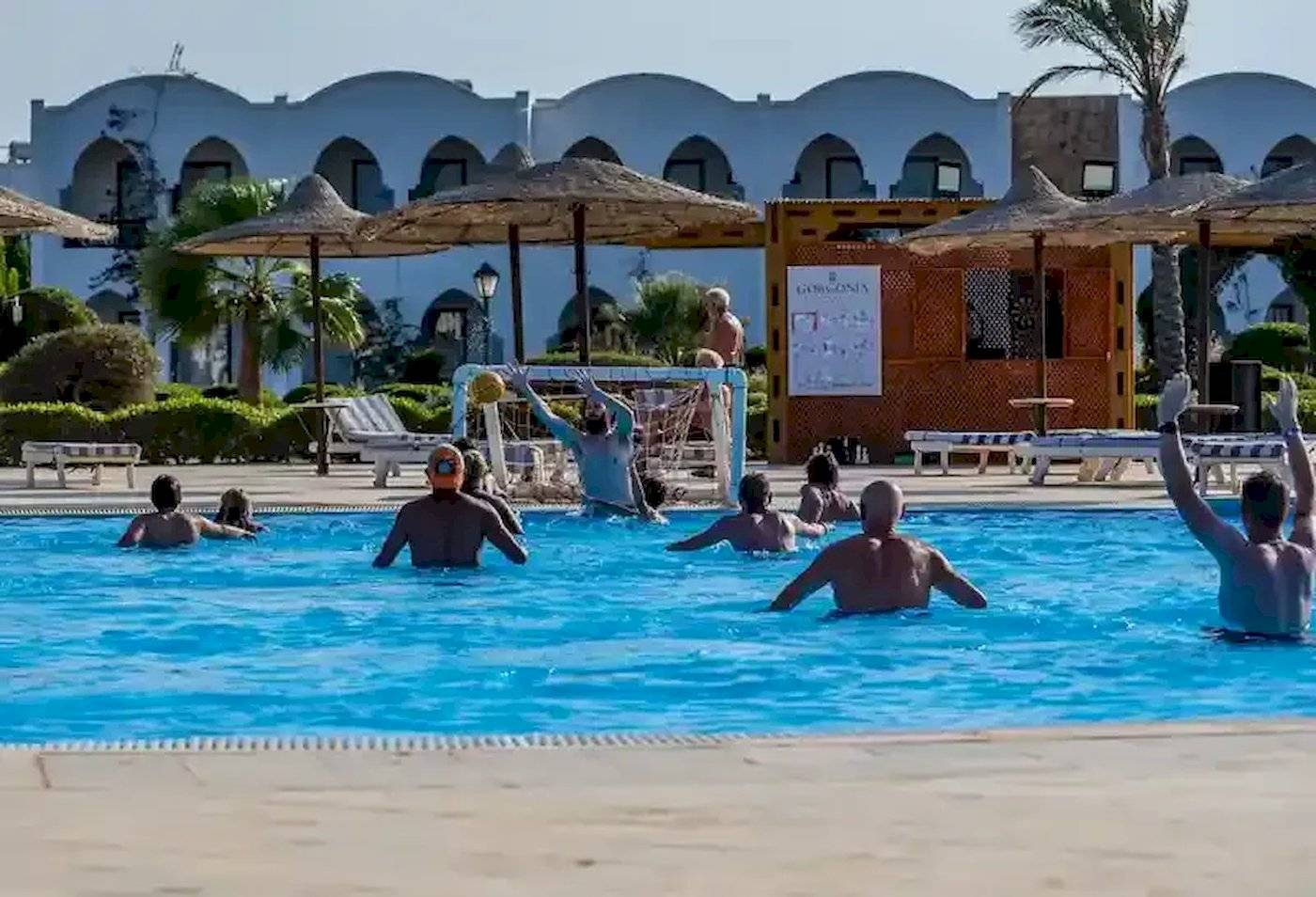 Wasserball im Schwimmbad von Gorgonia Beach Resort