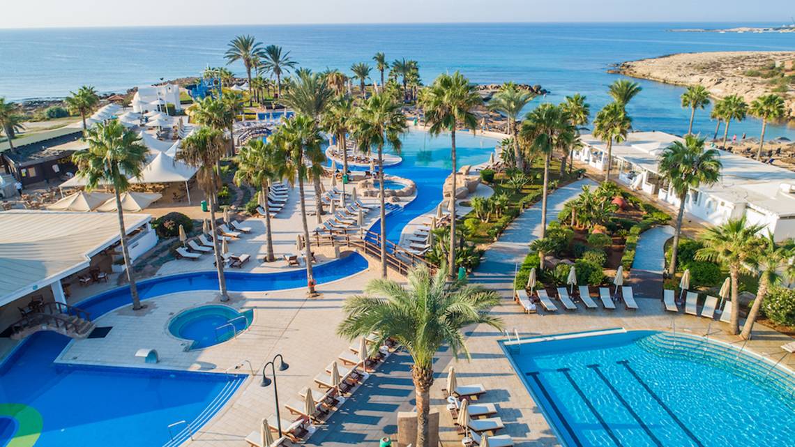 Adams Beach Hotel Pool Luftaufnahme
