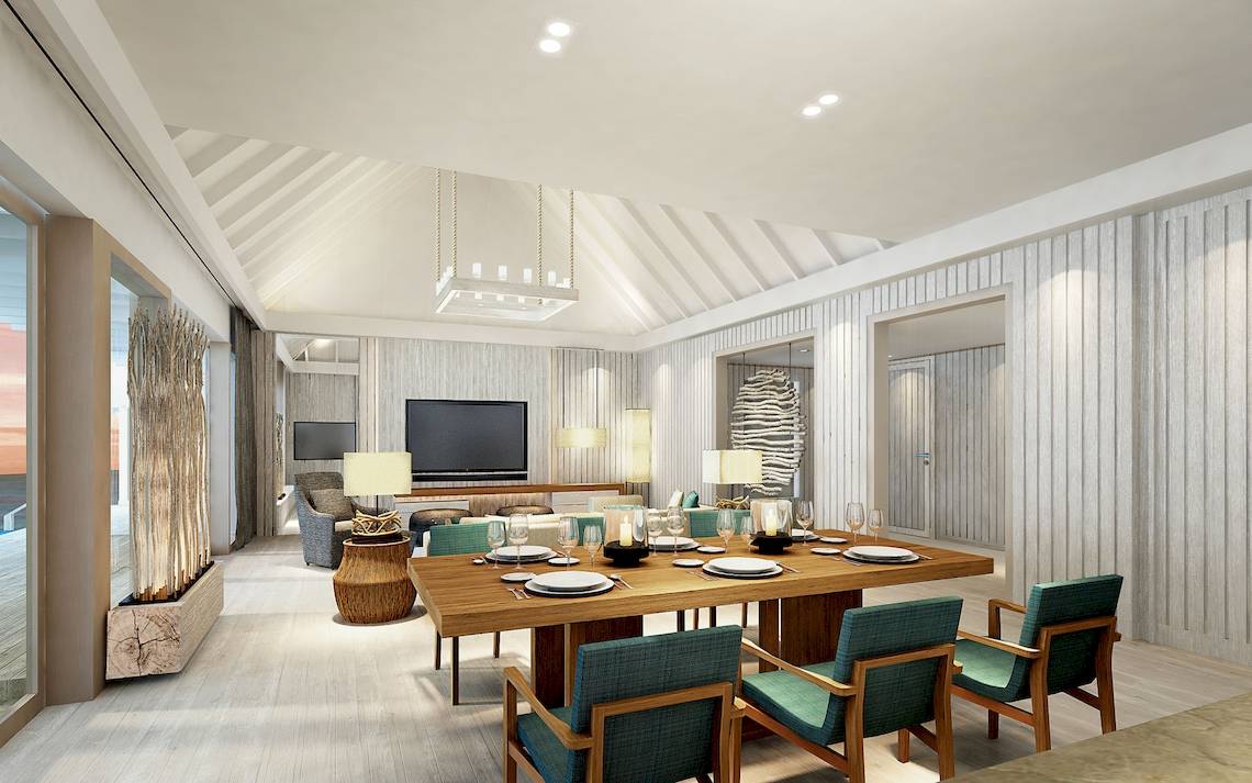 Inneneinrichtung des Esszimmers im LUX South Ari Atoll Hotel mit Holztisch und Stühlen.
