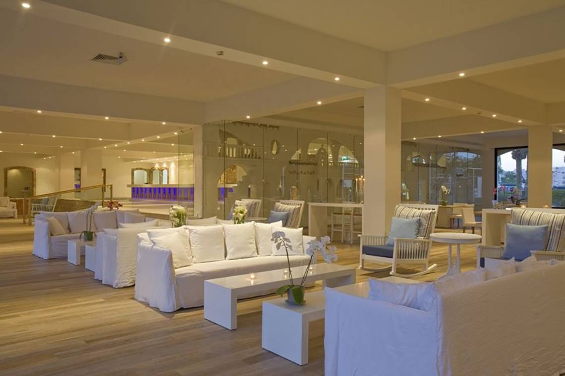 Sandy Beach Hotel in Larnaca, Empfangshalle des Hotels