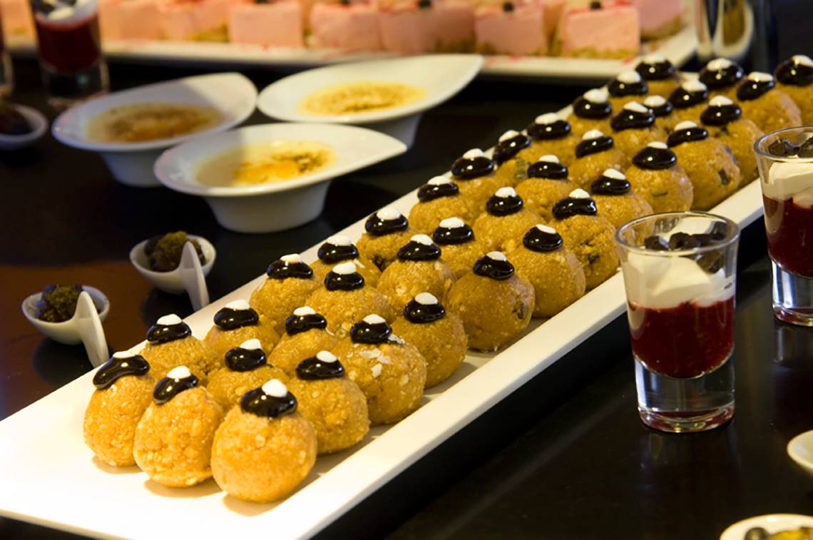 Casa De Maris Spa & Resort - Dessertbuffet mit verschiedenen süßen Gerichten.