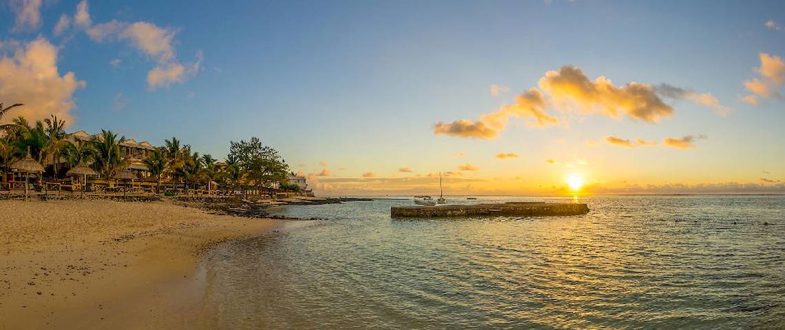 Le Peninsula Bay Beach Resort & Spa in Mauritius