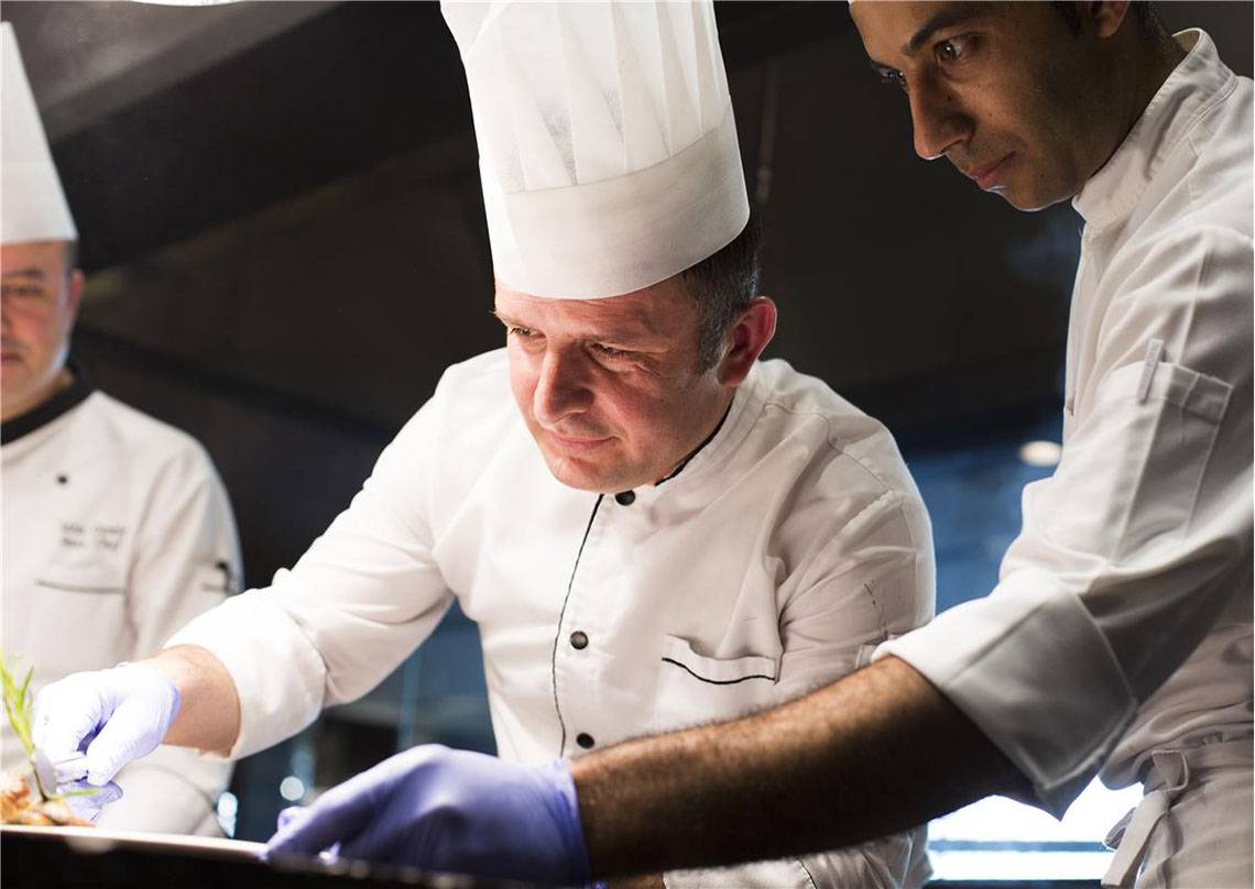 Maxx Royal Kemer Resort Küchenchef bei der Arbeit in der Küche