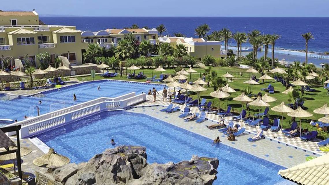 Radisson Blu Beach Resort in Kreta, Aussenansicht des Hotels, Pool