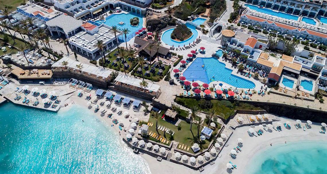 Radisson Blu Beach Resort in Kreta, Aussenansicht des Hotels Strand