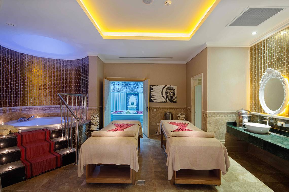 Crystal Sunset Luxury Resort, Antalya, Massagebetten