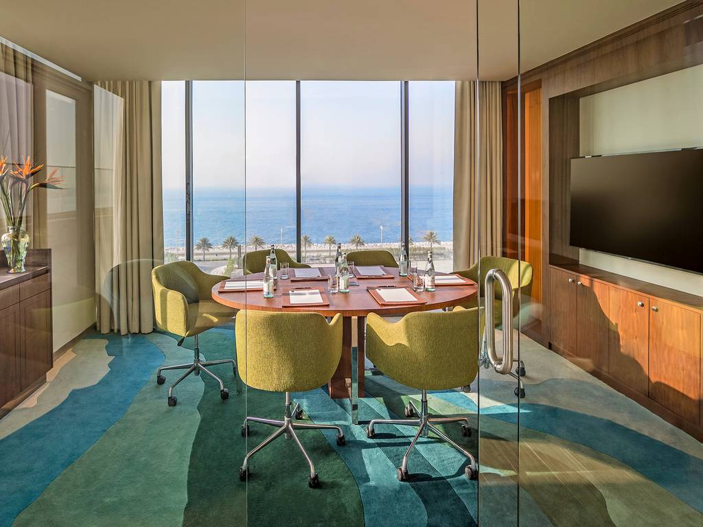 Konferenzraum mit Meerblick im Retreat Palm Dubai MGallery by Sofitel