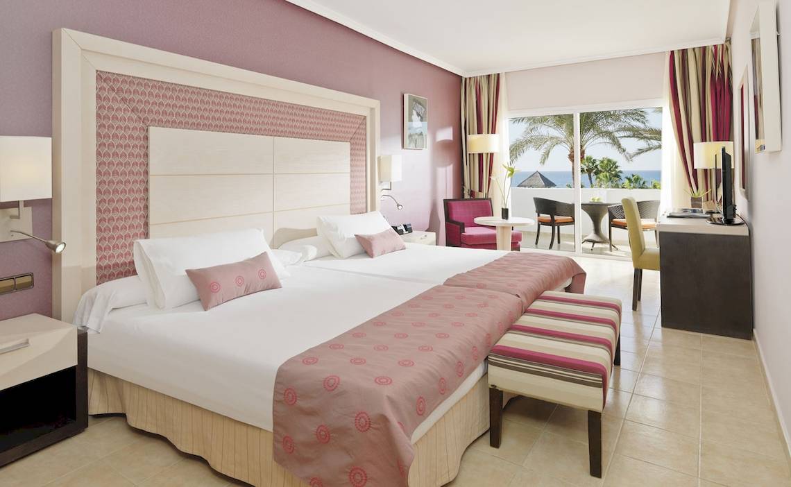 Doppelzimmer im H10 Timanfaya Palace mit Blick auf das Meer und die Terrasse