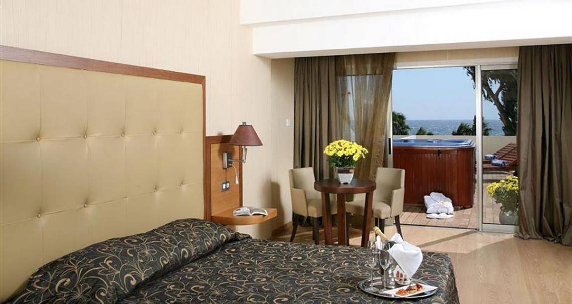 Atlantica Miramare Beach Hotel Zimmer mit Balkon und Whirlpool