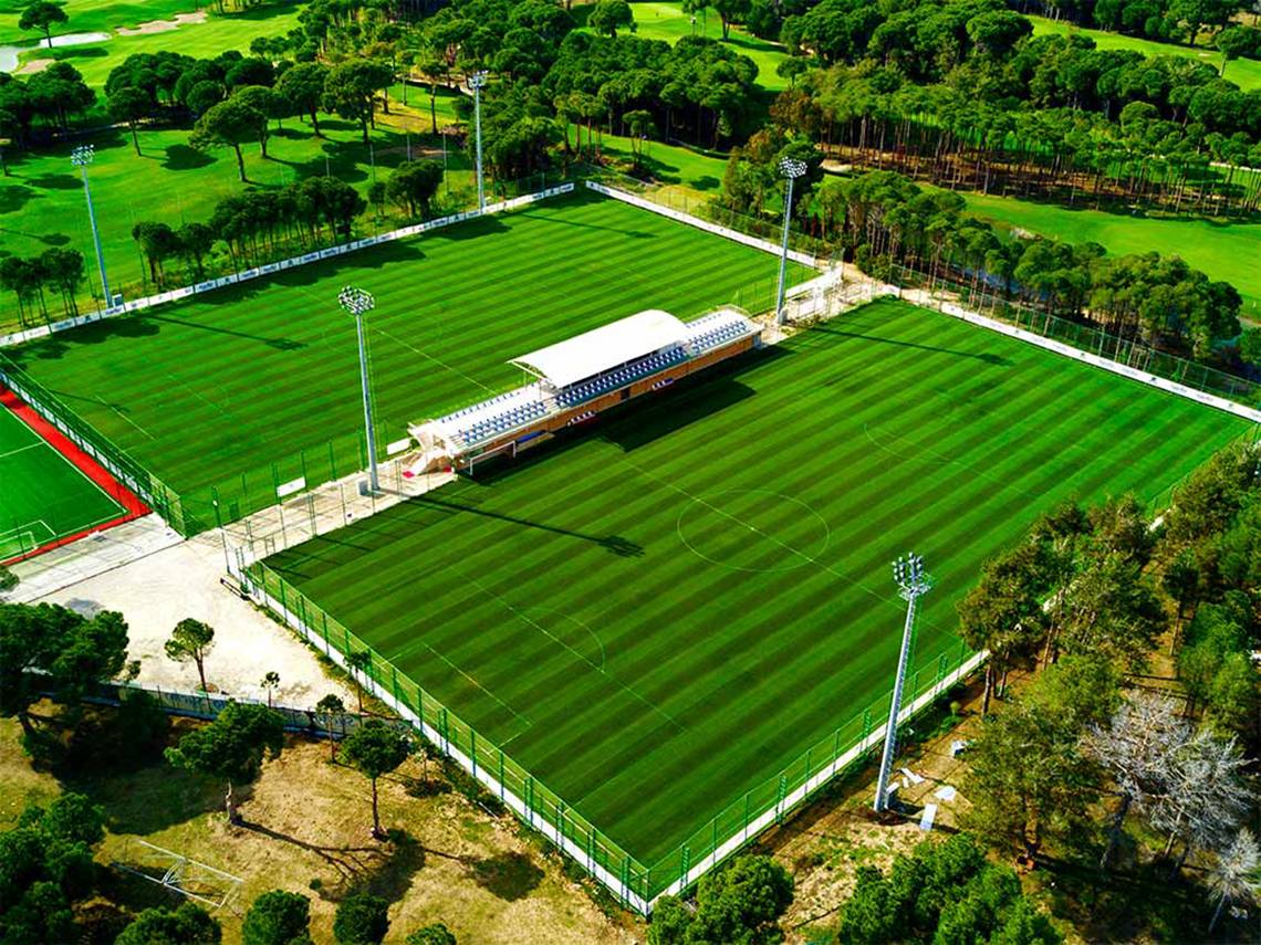 Außenansicht des Fußballplatzes des Sueno Hotels Deluxe Belek