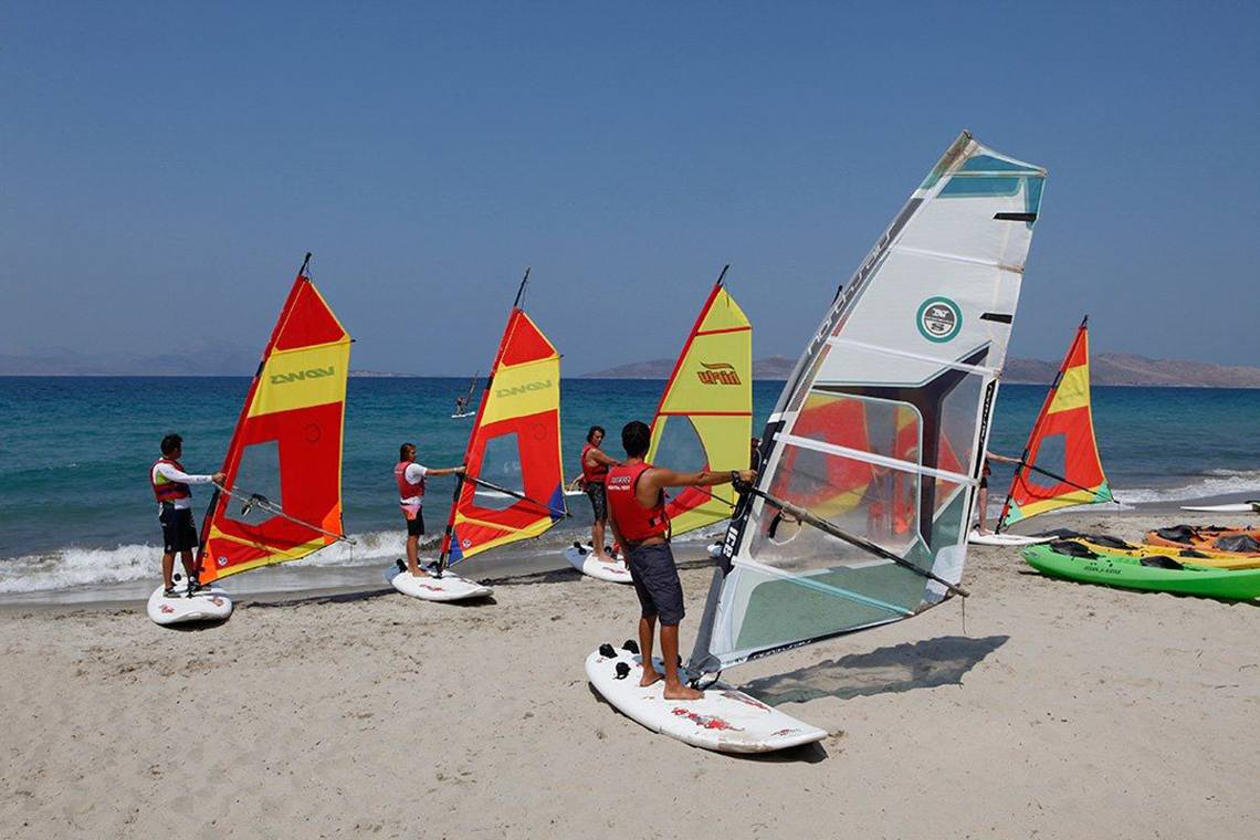Windsurfer am Strand im Atlantica Holiday Village Kos
