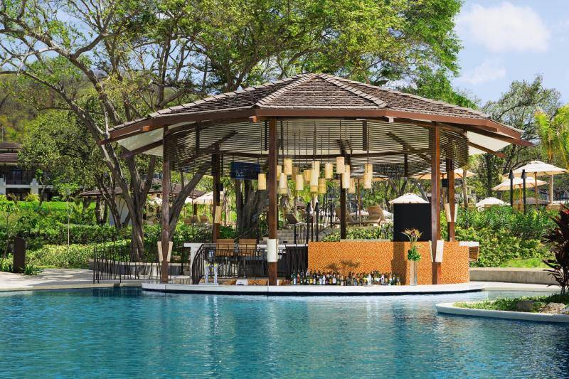 Gazebo Poolside Bar im Dreams Las Mareas Costa Rica Hotel