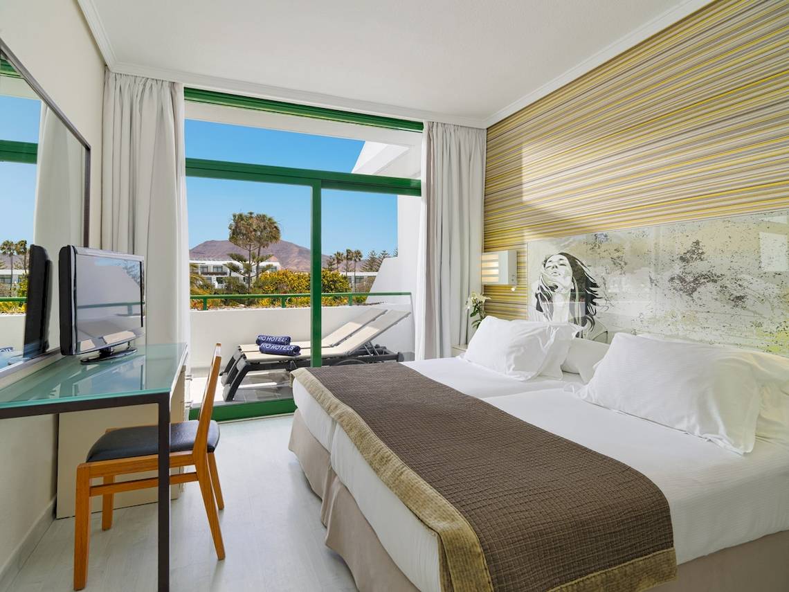 H10 Lanzarote Princess Hotel Zimmer mit Balkon und Meerblick.