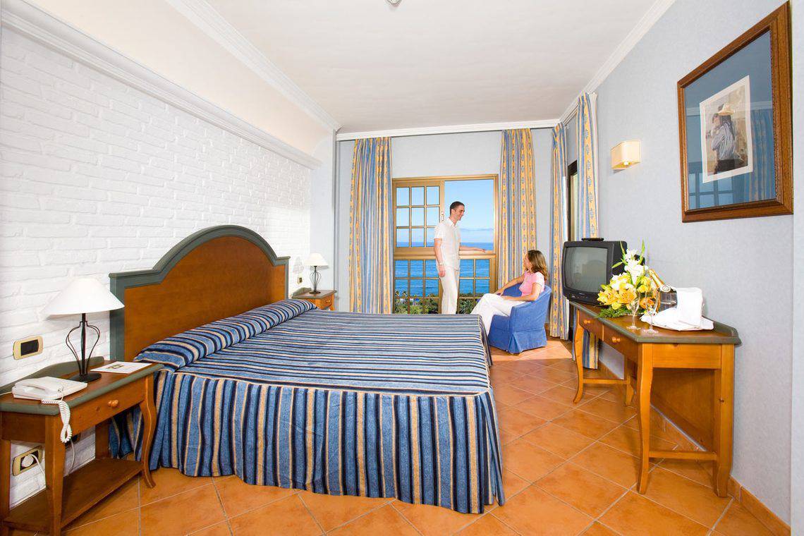 Zimmer im AluaSoul Orotava Valley Hotel mit Blick auf das Meer