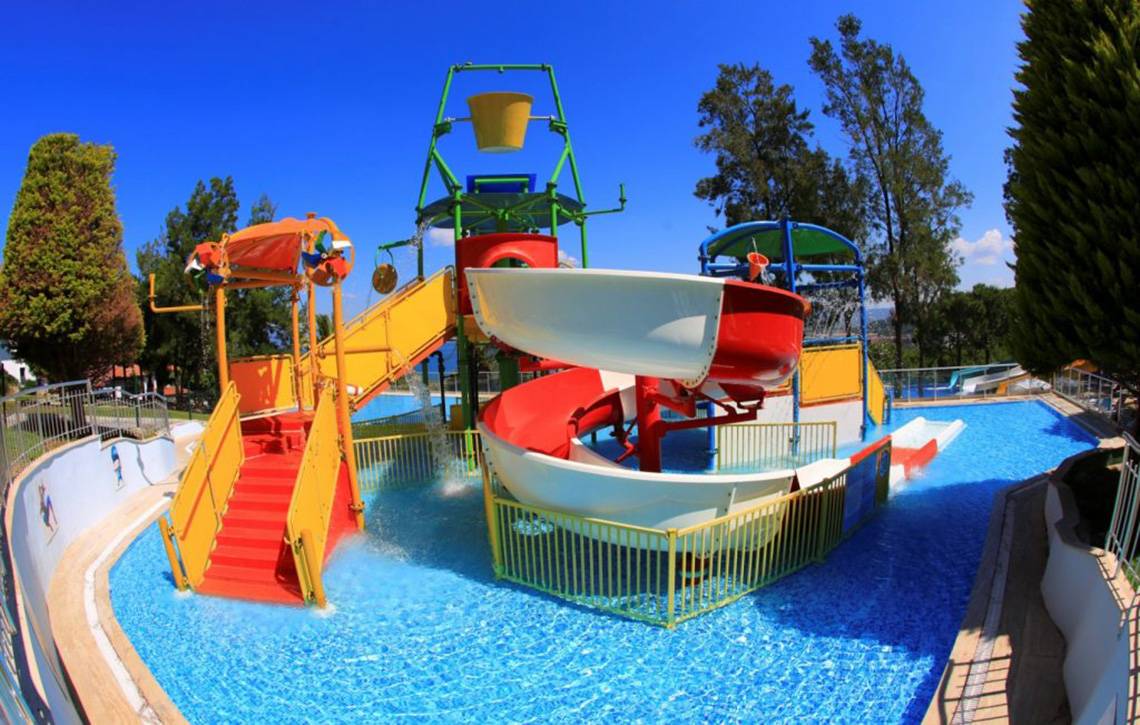 Wasserrutsche im LABRANDA Ephesus Princess Hotel mit blauem Pool