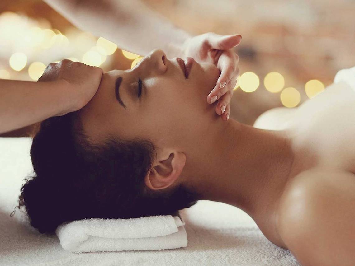 Massage im Wellnessbereich eines Hotels, die El Dorado Royale a Spa Resort by Karisma.