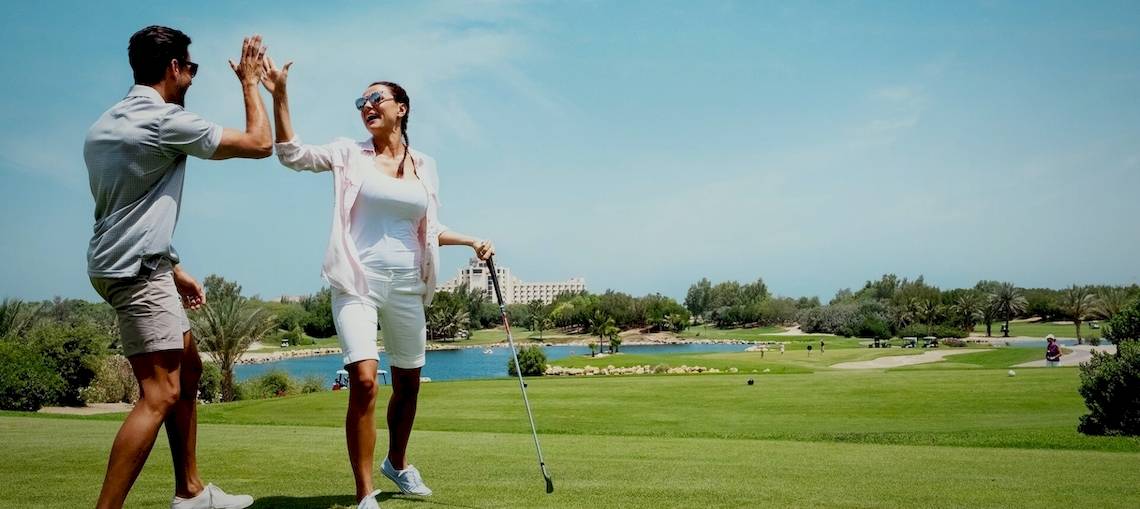 Golfspieler auf dem Platz im JA Lake View Hotel