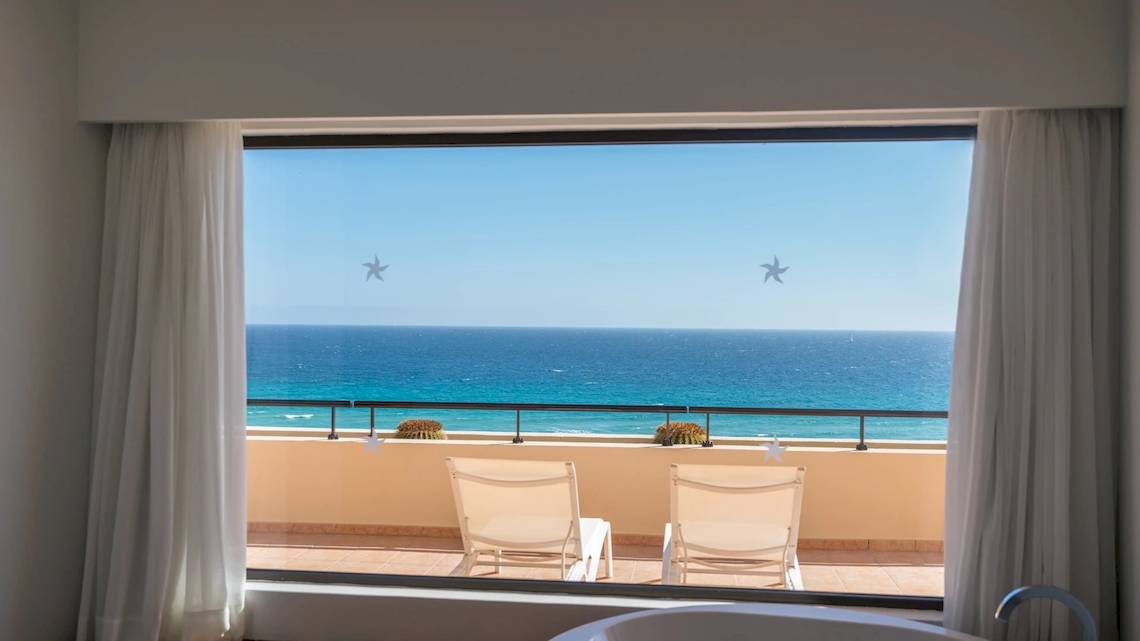 Aussicht vom Balkon des Iberostar Playa Gaviotas Park auf das Meer.